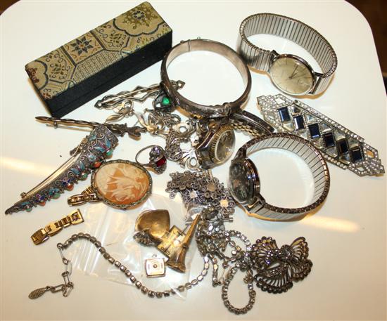 Costume jewellery